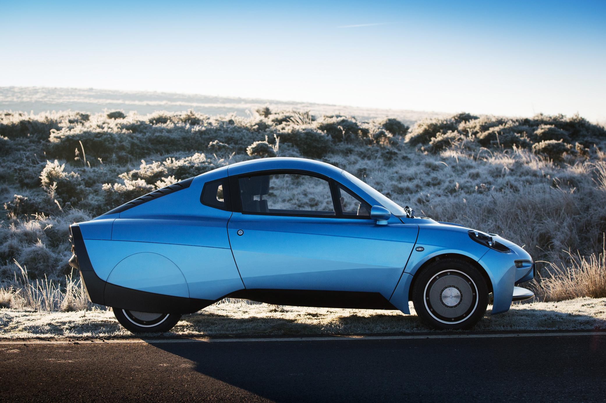 instead_of_carbon_dioxide_this_hydrogen_powered_car_emits_water
